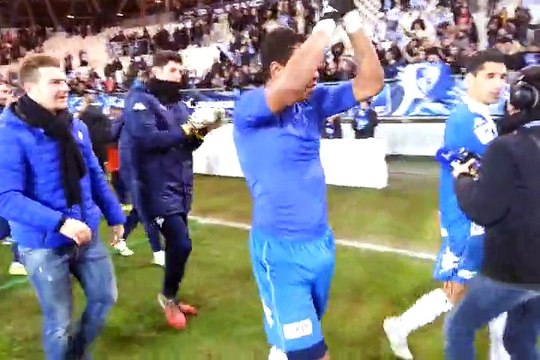 GF38-OM : le tour d'honneur des Grenoblois après leur victoire.