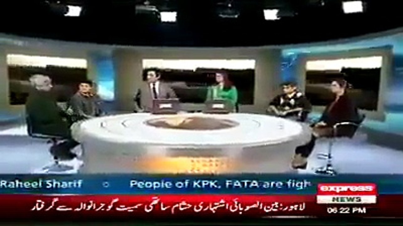 Brave Pakistani Man Stops 22 Wheeler Truck whose Break Had Been Failed on Motorway