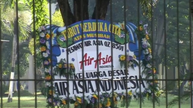 Search teams prepare for another day of looking for AirAsia debris, victims