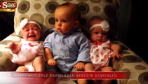 İlk kez ikizlerle karşılaşan bebeğin şaşkınlığı