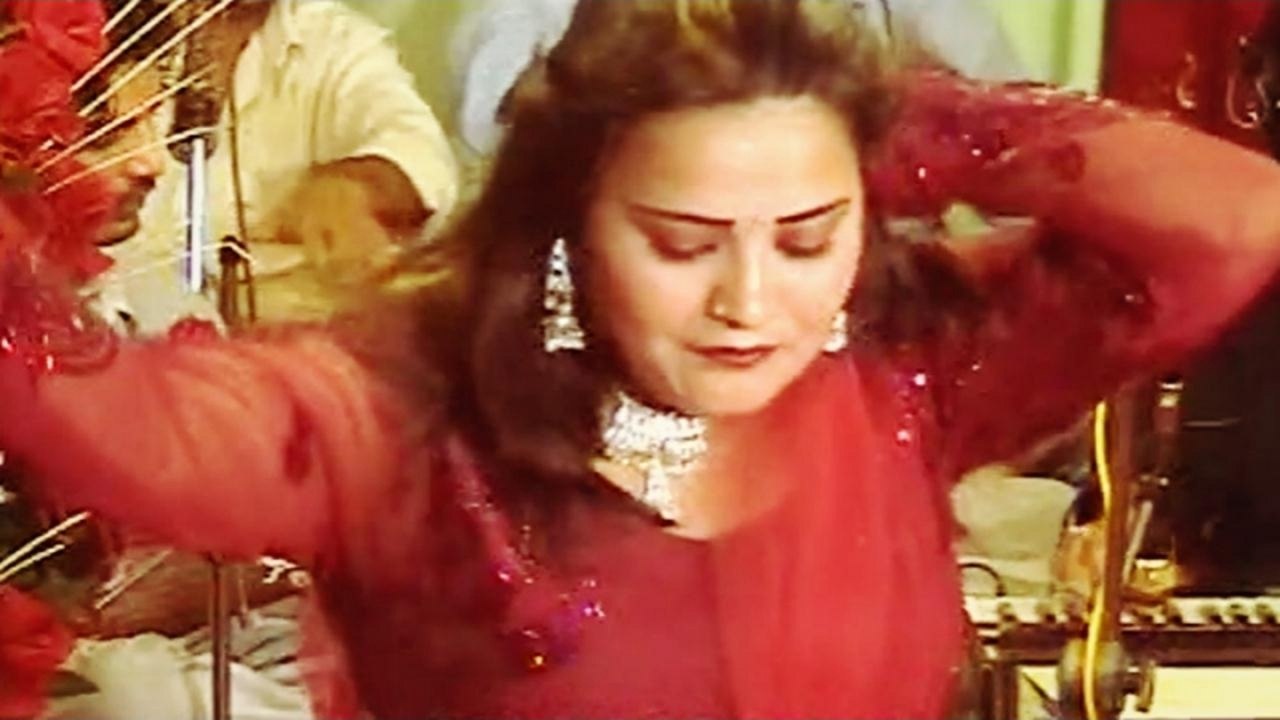Nazia Iqbal - Shereen Janana Me Karachi Ta