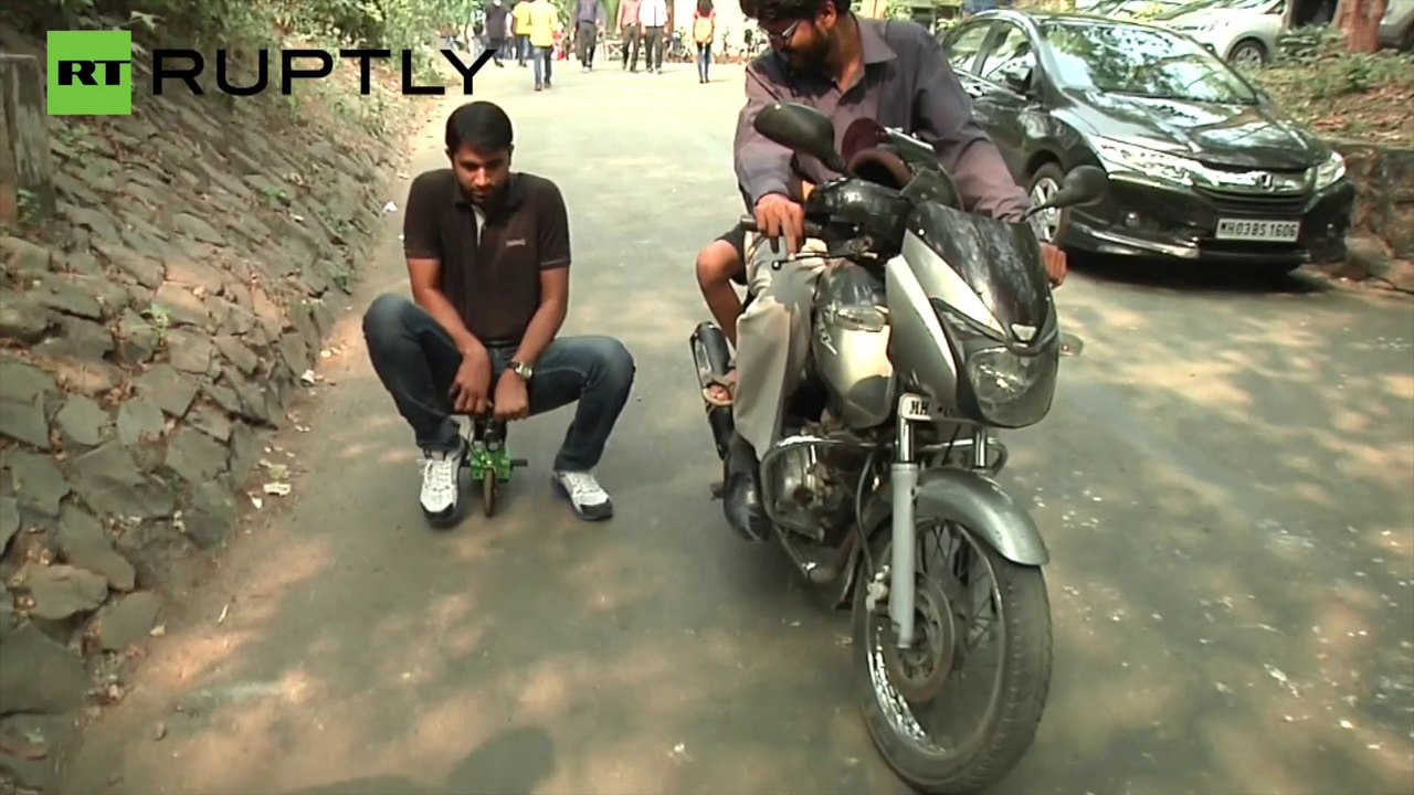 La moto más pequeña del mundo funciona… y cabe en la funda de un portátil