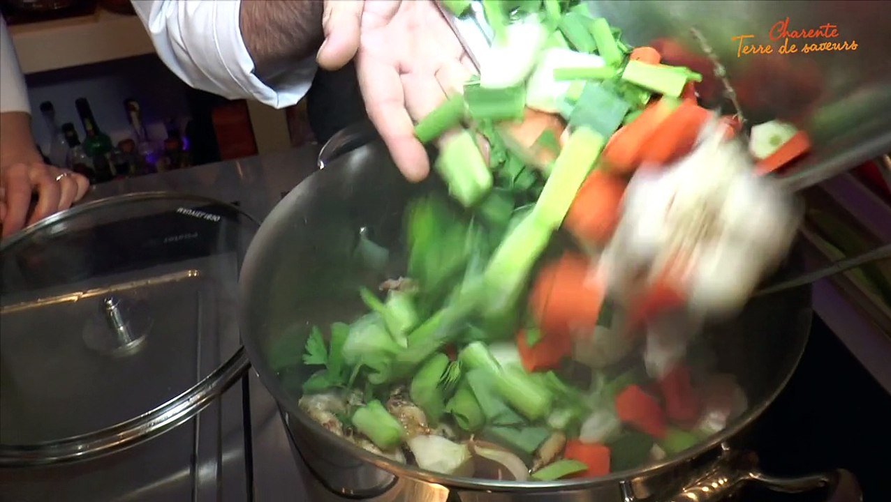 Chapon de Barbezieux en 2 cuissons, la cuisse confite et le suprême rôti, Truffe et Foie Gras