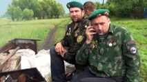 Des gardes-frontières font un barbecue (Russie)