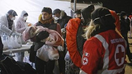 Abandoned migrant ship arrives in Italy