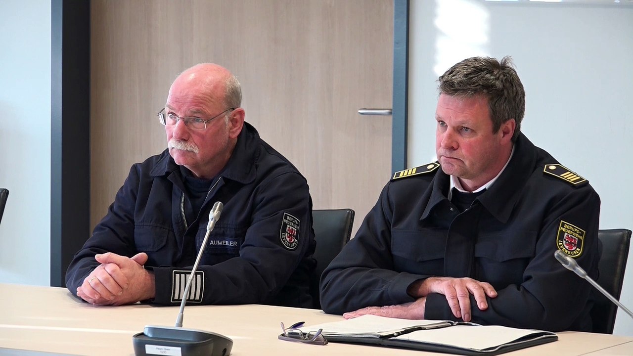 Pressekonferenz 8 schwerverletzte Leverkusener Feuerwehrleute (05.01.2015)