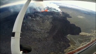 Islande - Volcan en éruption vu du ciel