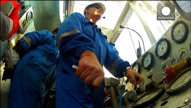 El petróleo cae de los 55 dólares y las bolsas europeas se desploman