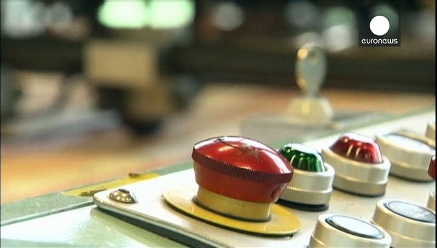 سقوط ارزش یورو در برابر دلار آمریکا به پایین ترین حد خود طی نه سال گذشته