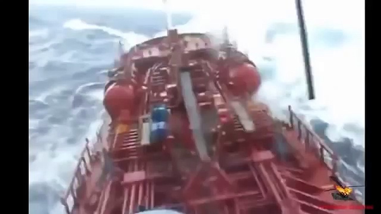 TOP SHIPS IN STORM   INCREDIBLE VIDEO