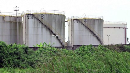 Preço do petróleo cai abaixo de 50 dólares