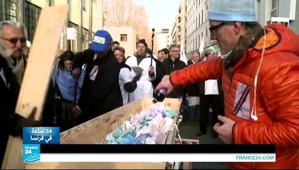 فرنسا.. الرضيعة الغجرية تحصل أخيرا على قبر لها !!