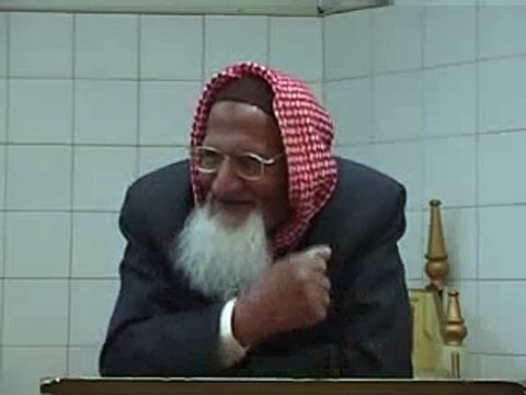 Kya Namaz Main Qadam Apni Jaga Say Hilanay Say Namaz Toot Jaati Hai - maulana ishaq urdu