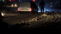 Kar Yağışı Sürücülere Zor Anlar Yaşattı