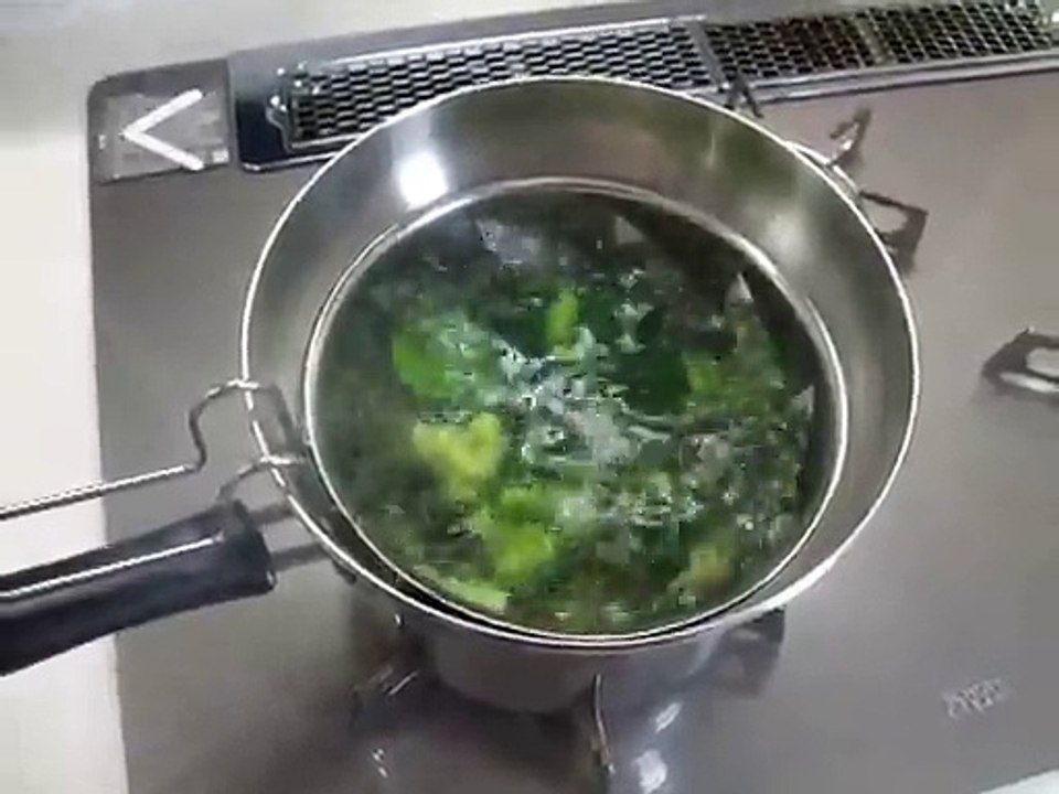 Very special cooking pot : self-stirring pot