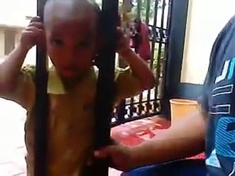 Dumb kid has his head stuck between 2 bars and his father will find the solution to help him!