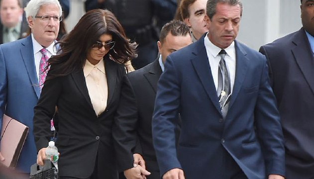 Teresa Giudice Turns Herself In to Jail