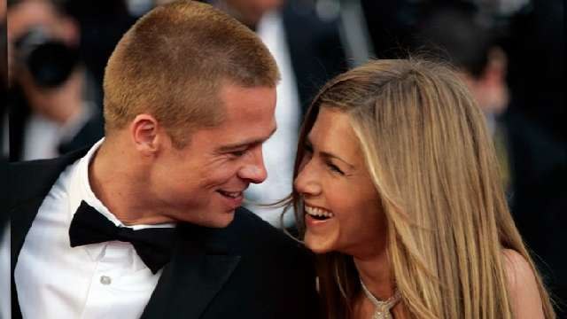 Jennifer Aniston Talks to Brad Pitt