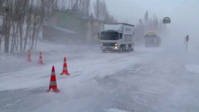 Bayburt-Erzurum Karayolu, Kop Dağı Mevkisinde Ulaşıma Kapandı
