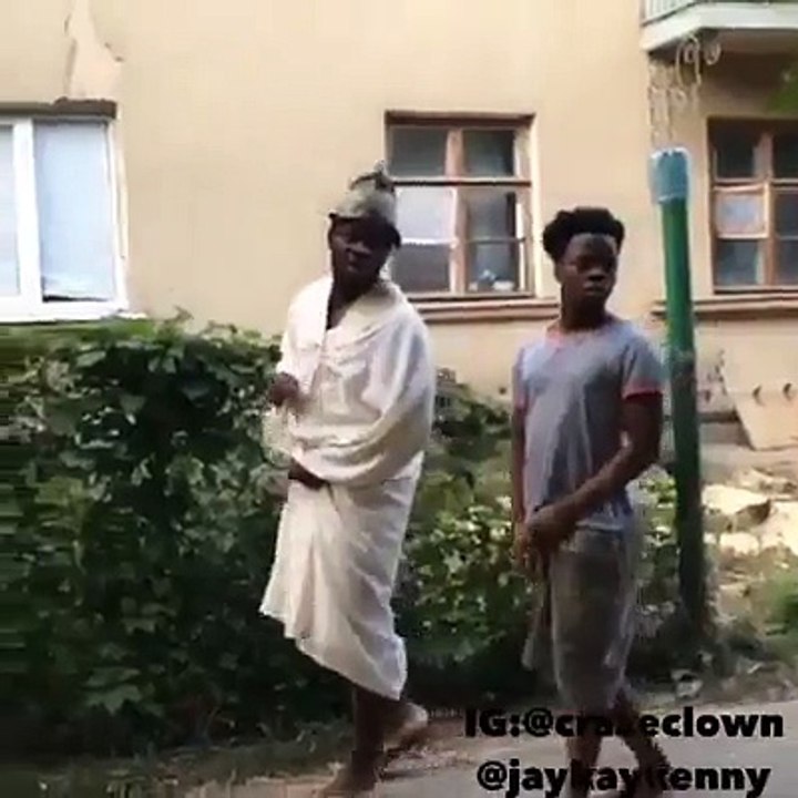 يمووت من الضحك هههههههههههه