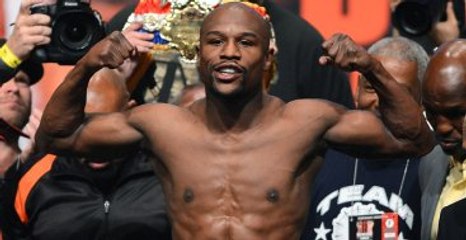 Yenilmez Boksör, Dudak Uçuklatan Servetiyle Poz Verdi