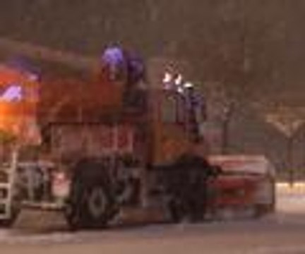 Kar ve tipi bazı yolları kapattı