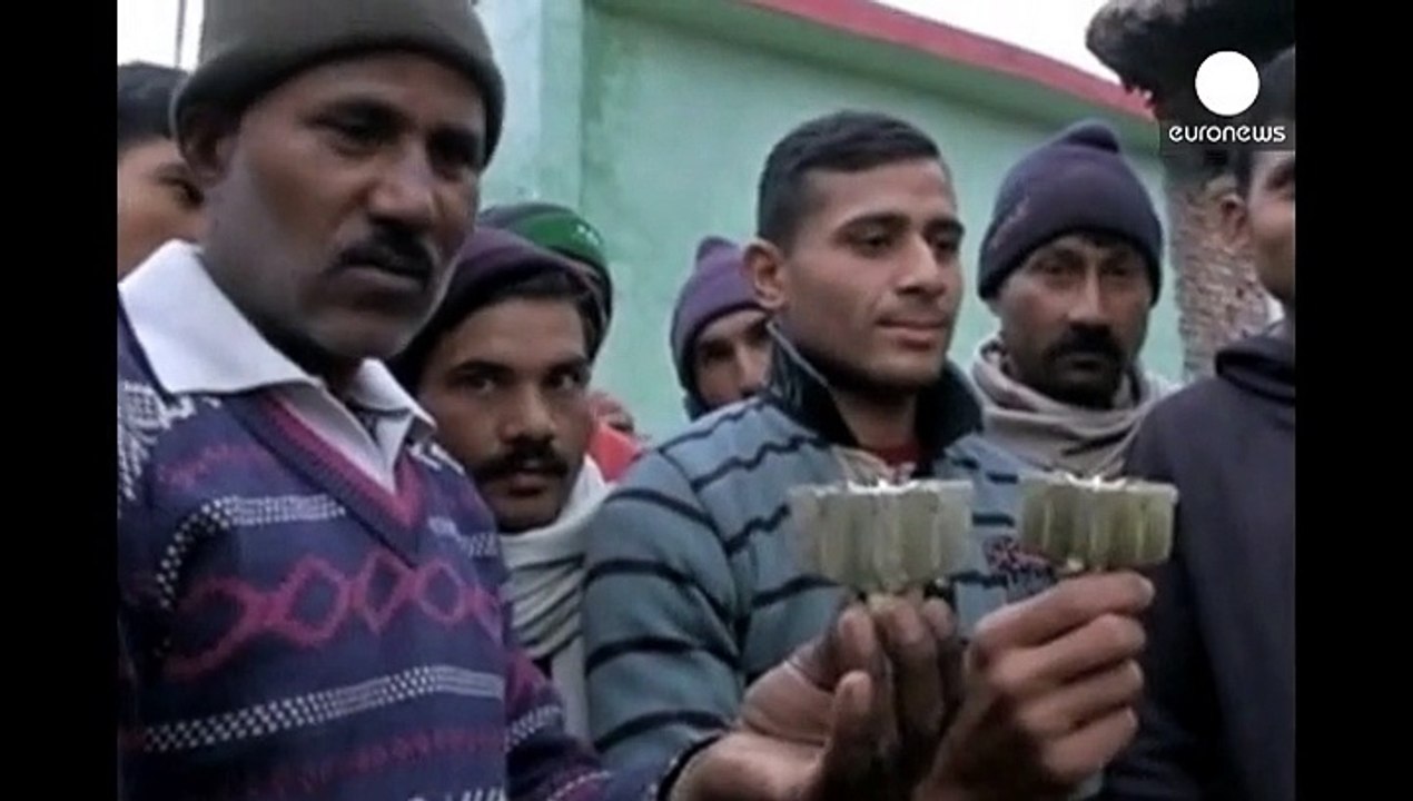 Több mint tízezren menekültek el Kasmírból a villongások miatt