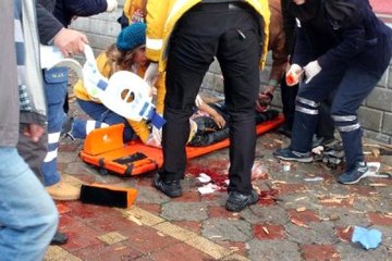 Vergi Dairesinin Çatısı Uçtu: 3 Ağır Yaralı