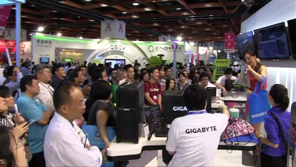 Showgirls et composants : vidéo visite d'un stand au Computex