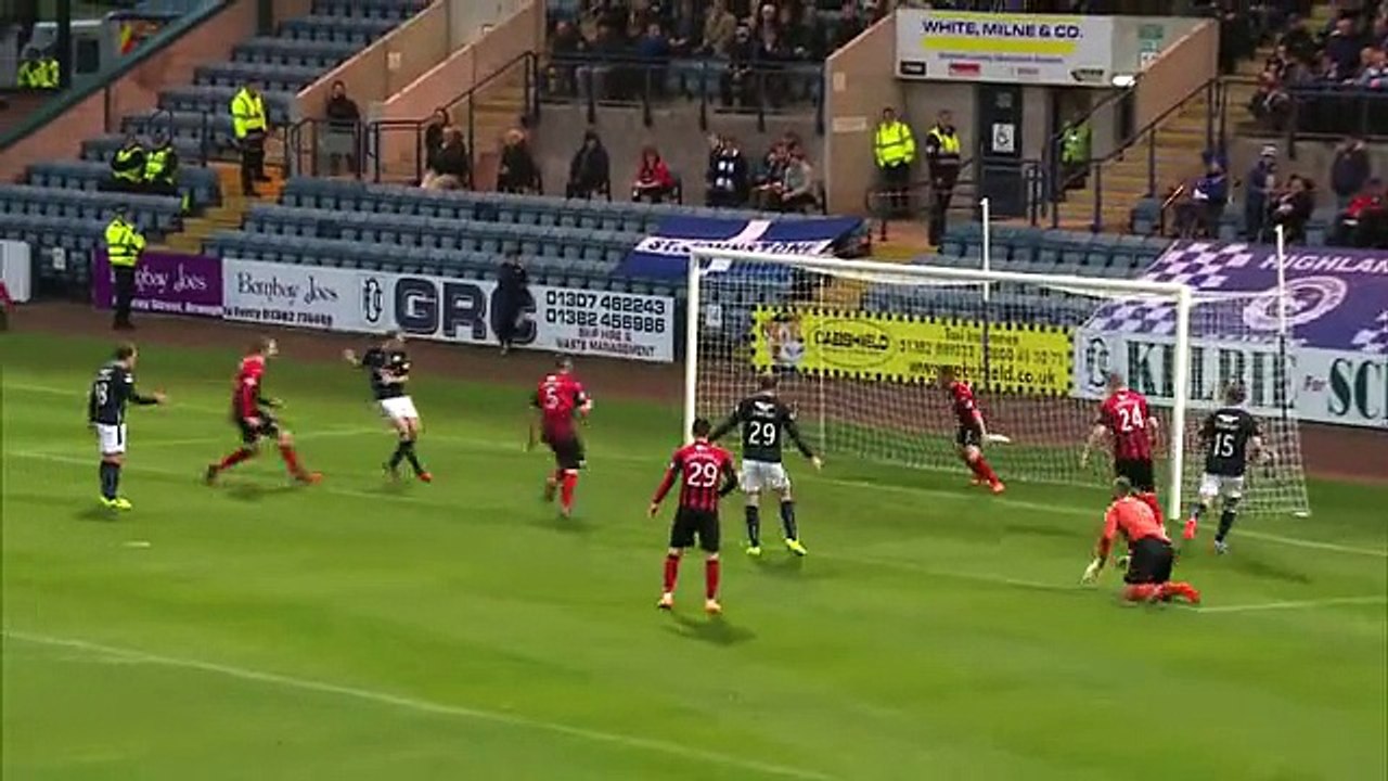 Dramatic derby at Dens as Saints hold Dark Blues