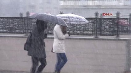 Taksim'de Kar Yağışı Ek Görüntü