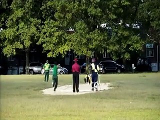 How is he UMPIRE Look at the Wicket Keeper, Off spinner bowling, What you all think