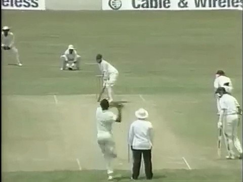 Ian Bishop vs Allan Lamb, great fast bowling, 1990