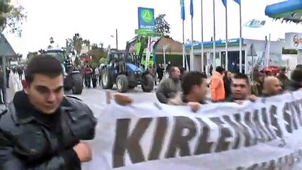 Maliye Bakanlığı önünde sütlü eylem