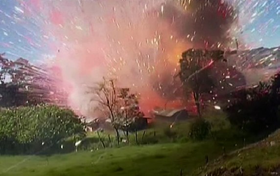 Colombie : Explosion d'une usine de feux d'artifices - ZAPPING ACTU DU 06/01/2015