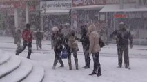 Aksaray'da Kar Ulaşımı Aksatıyor
