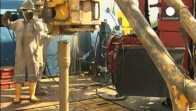 Petróleo: Barril de Brent aproxima-se dos 51 dólares