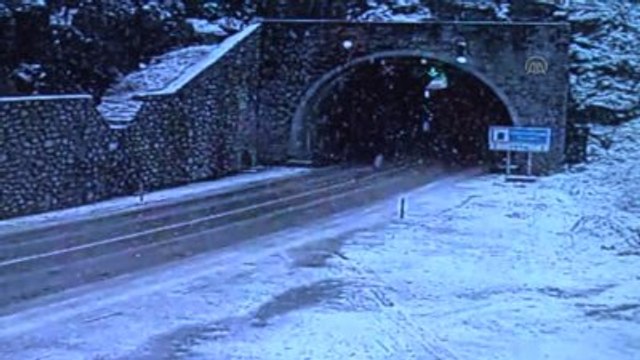 Öğrencileri Taşıyan Servis Aracının Devrilme Anı Güvenlik Kamerasında