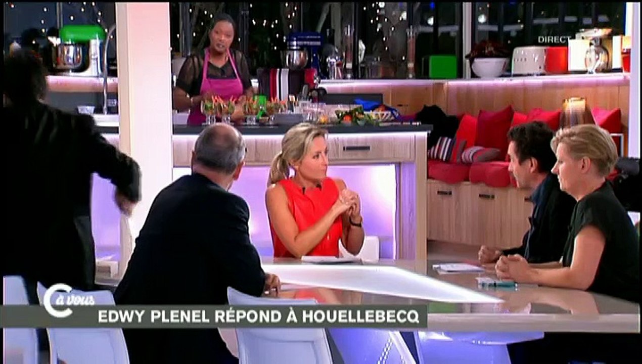 Patrick Cohen et Edwy Plenel s'affrontent au sujet de Houellebecq dans "C à vous"