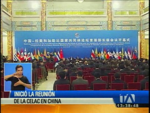 Correa intensifica actividades en China