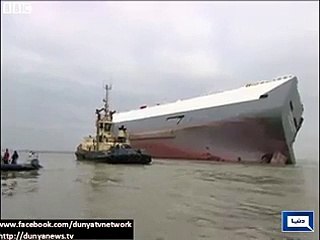 Cargo ship Hoegh Osaka stranded in the Solent (Raw Footage)