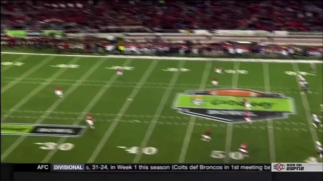 Un footballeur américain assomme un coéquipier en célébrant un plaquage