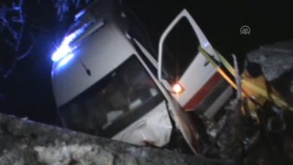 Sivas'ta Ambulans Baraj Göletine Düştü: 4 Yaralı