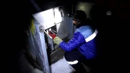 Muş'ta Elektrik Direkleri Devrildi, 100 Köy Karanlıkta Kaldı