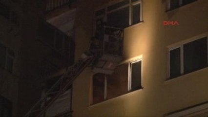 Kadıköy'de Yangın Çıkan Apartman Tahliye Edildi