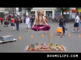 awesome_street_performer_illusion