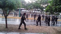 Militares contra los estudiantes 12F Barquisimeto 2 2