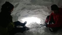 Uludağ'da Tipiye Yakalanan Dağcılar Kar Mağarası Sayesinde Kurtuldu