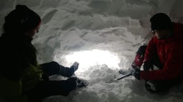 Uludağ'da Tipiye Yakalanan Dağcılar Kar Mağarası Sayesinde Kurtuldu