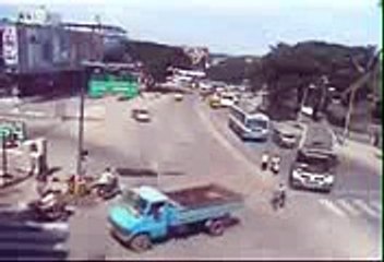 Traffic Signal Crazy Accidents  India
